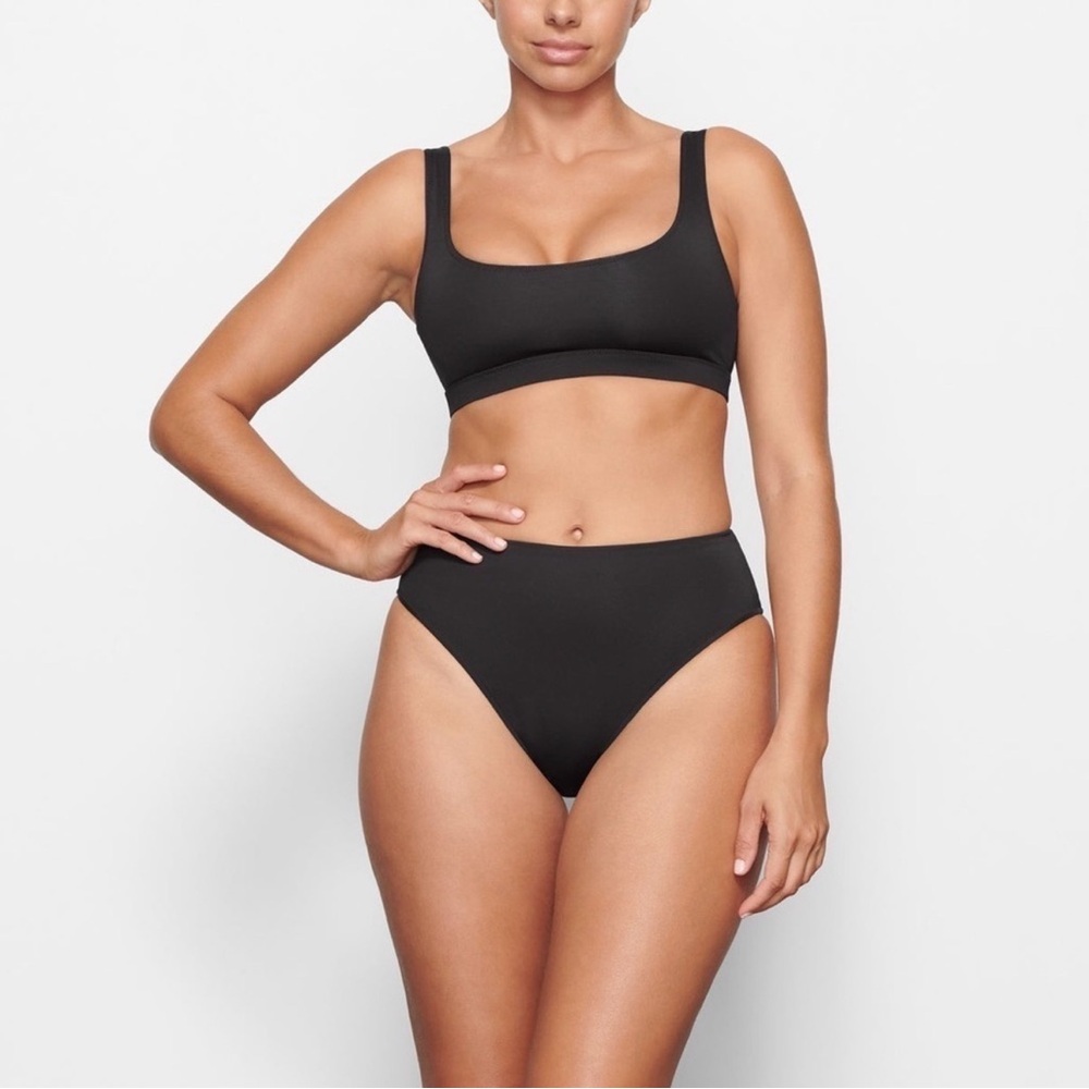 NWT SKIMS SIGNATURE SWIM MID WAIST BOTTOM